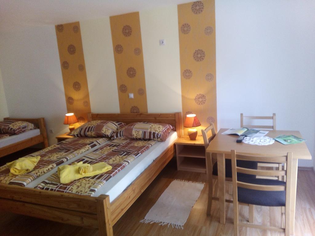 Rooms Ana Korenica Kültér fotó