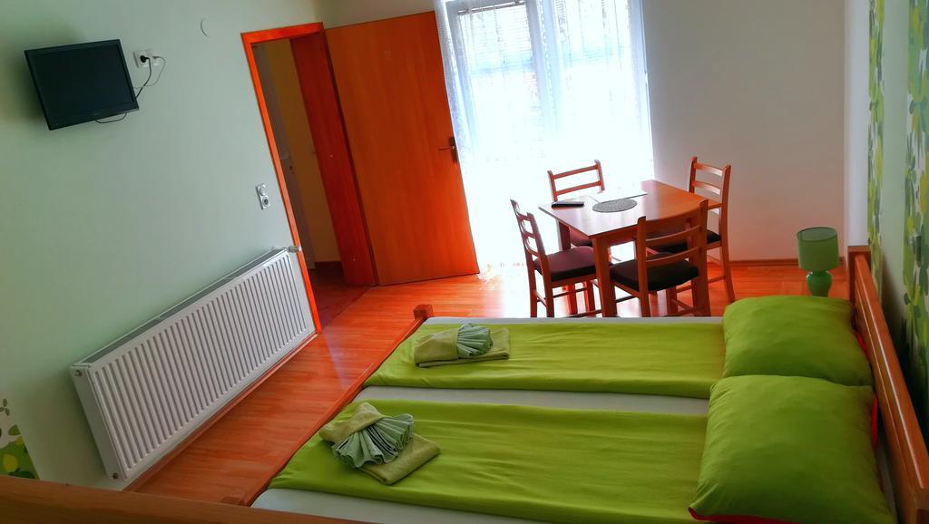 Rooms Ana Korenica Kültér fotó