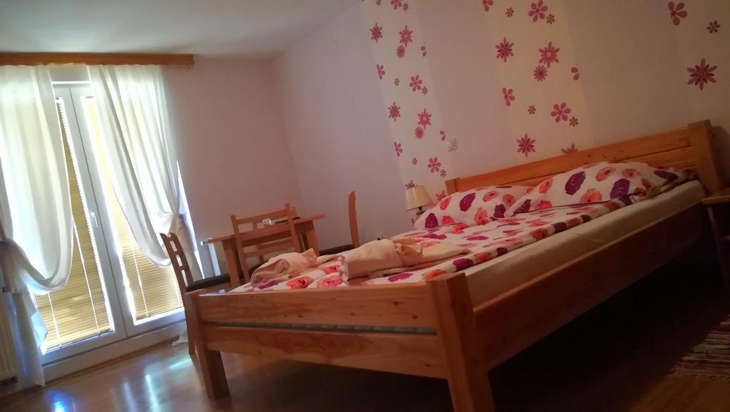 Rooms Ana Korenica Kültér fotó