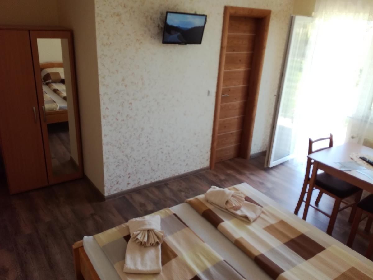 Rooms Ana Korenica Kültér fotó