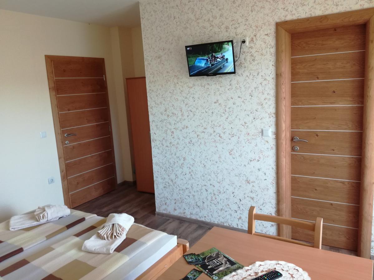Rooms Ana Korenica Kültér fotó