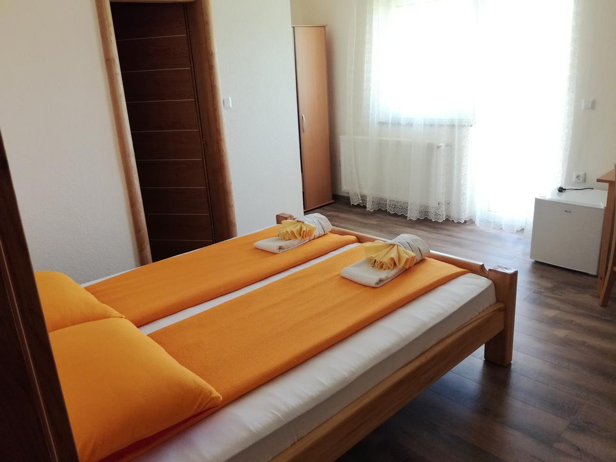Rooms Ana Korenica Kültér fotó
