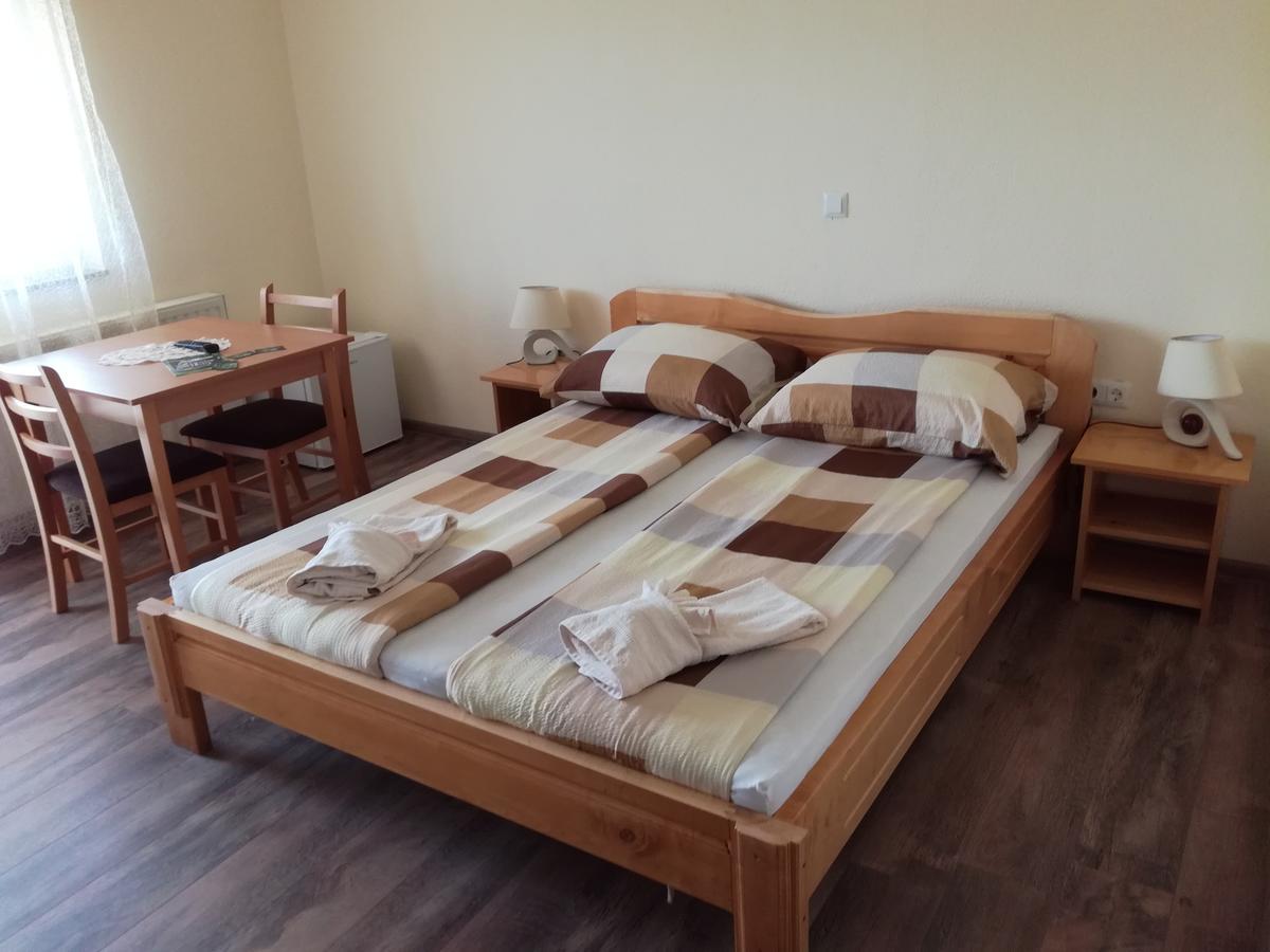 Rooms Ana Korenica Kültér fotó
