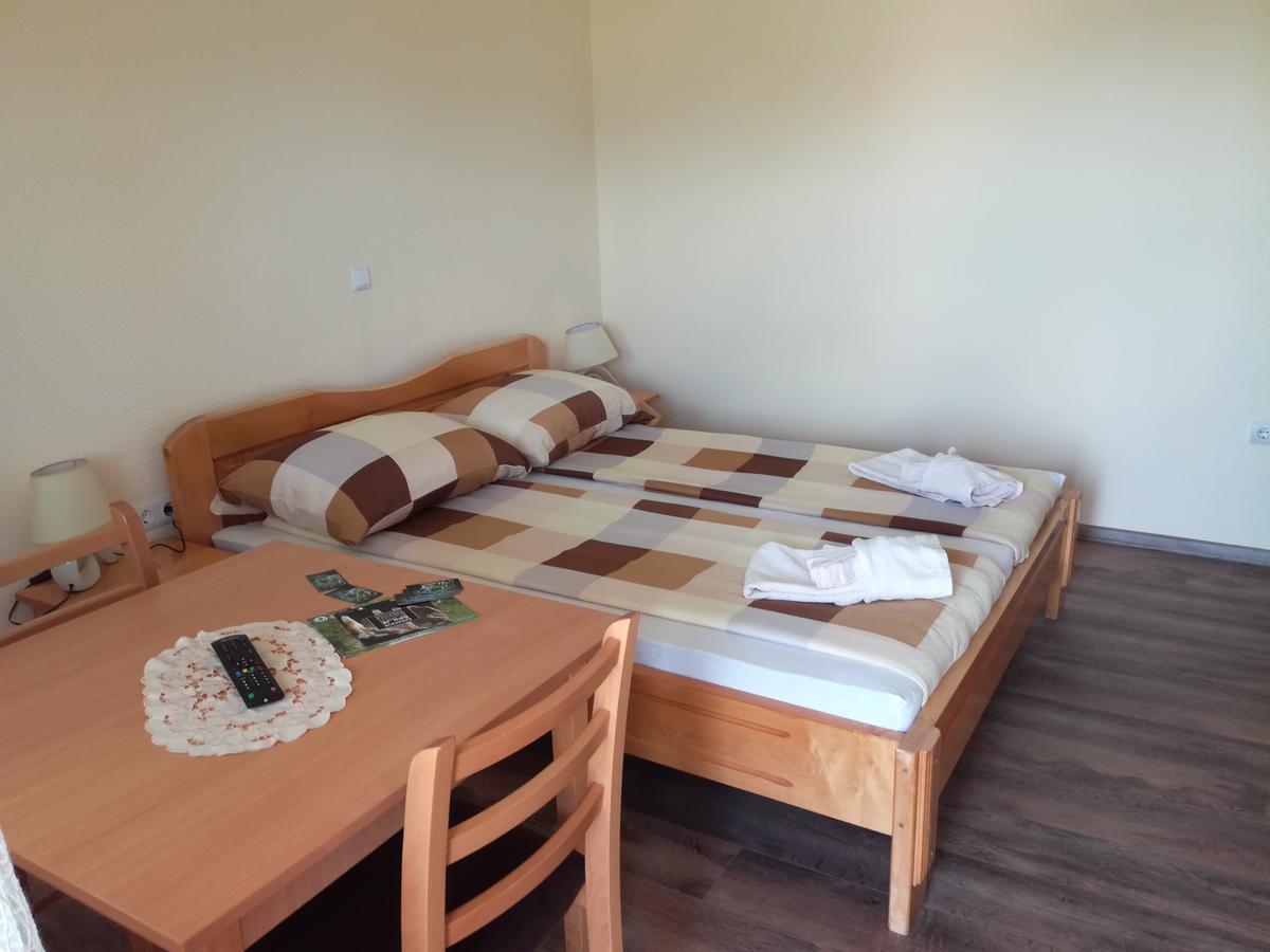 Rooms Ana Korenica Kültér fotó